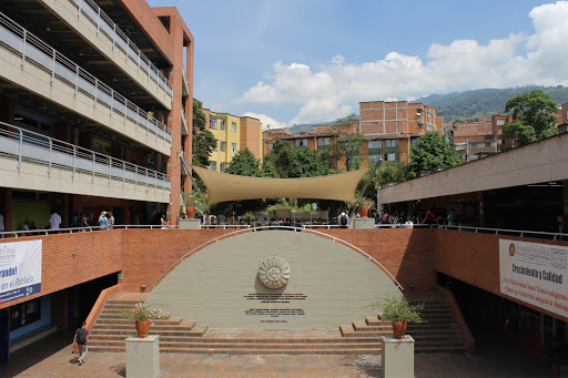 Universidad Santo Tomás